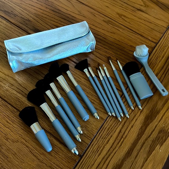 Other - Make up brush set